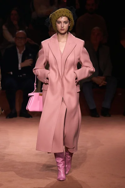 Look 70